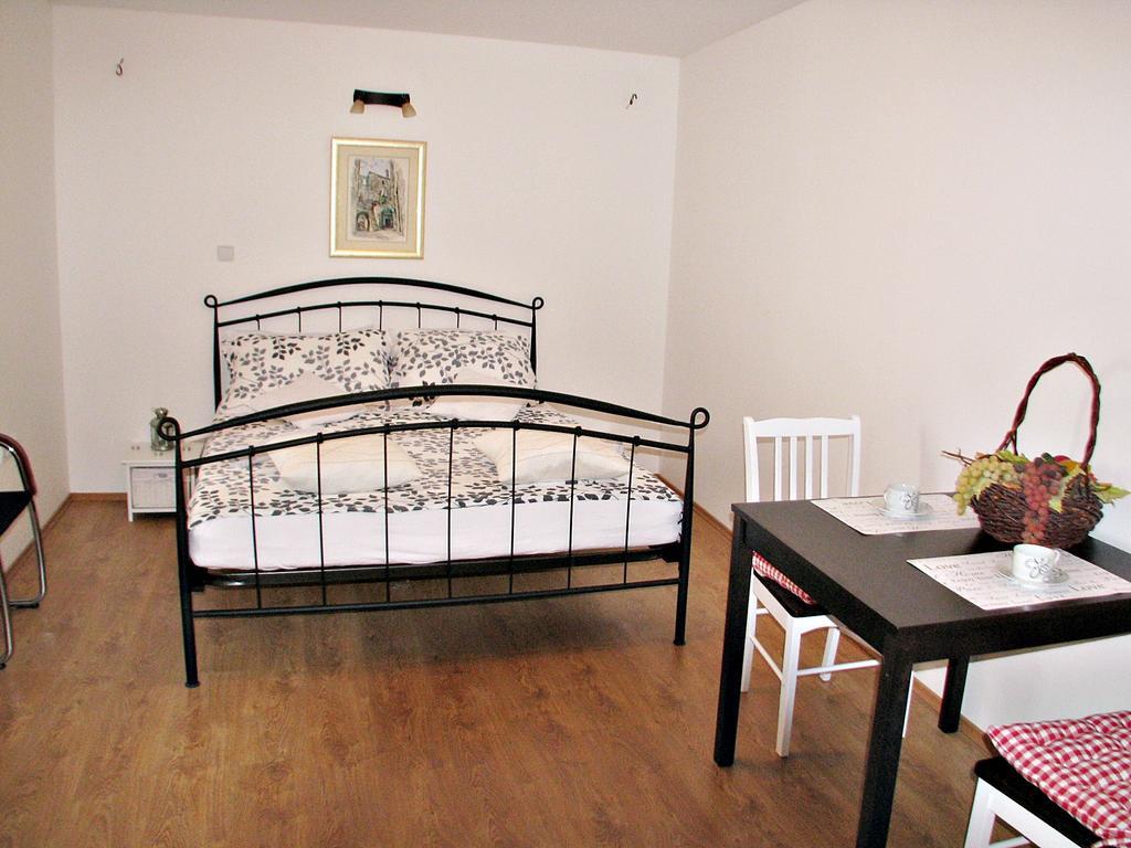 Apartment Noa Kaštel Kambelovac Quarto foto